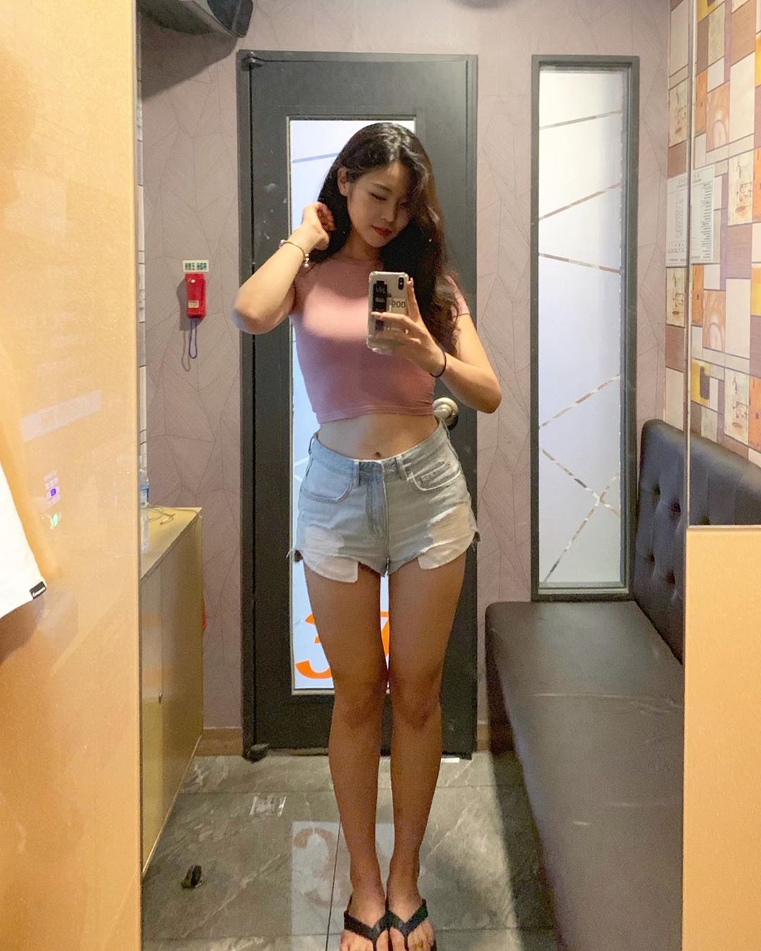 圓潤滑嫩極致美胸 過於顯眼再多露一點不介意-第1章-图片10