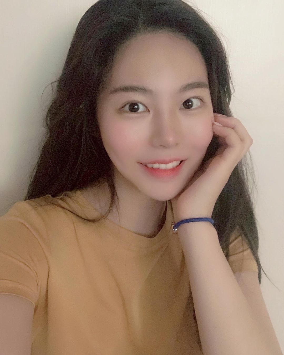 圓潤滑嫩極致美胸 過於顯眼再多露一點不介意-第1章-图片12