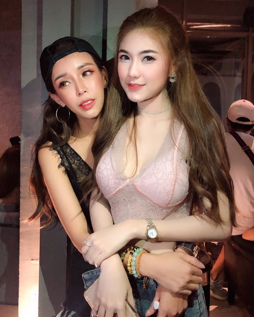纖細美腿嫩乳半粒露出 身材太火辣讓人分心-第1章-图片8