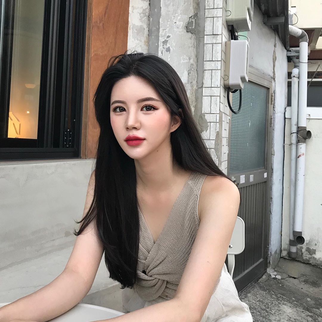 大眼甜姊兒舉手投足好魅惑 讓你移不開視線