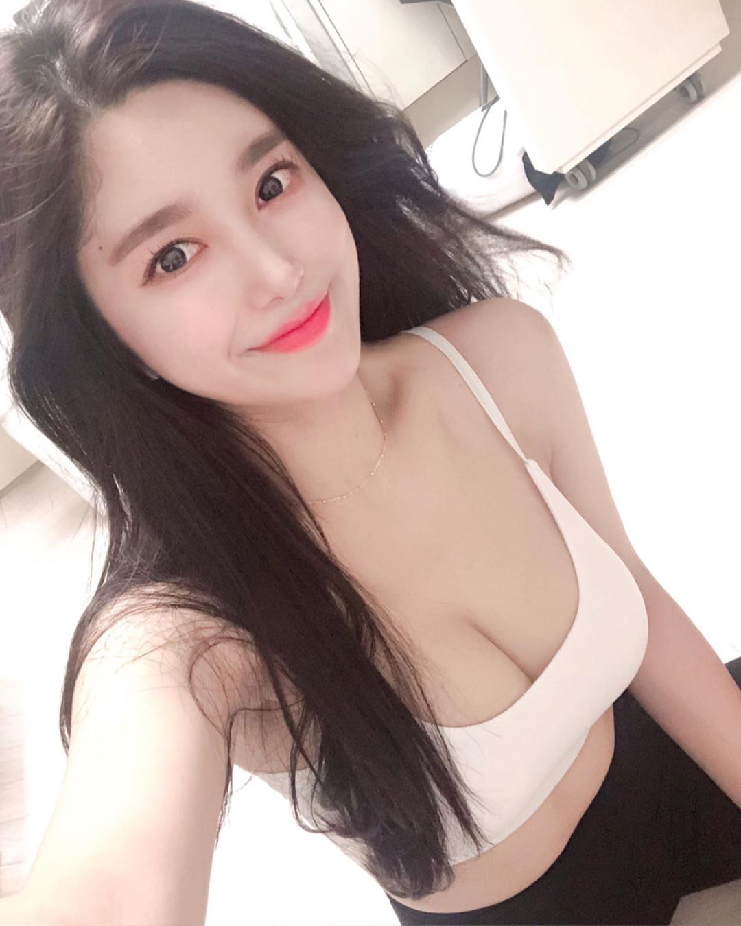 渾圓雪白美乳罩不住 顏值乳量成正比讓網友大推-第1章-图片11