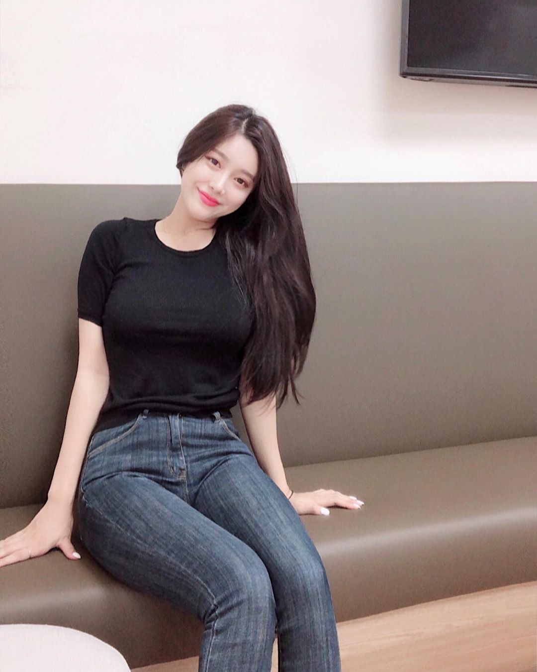 渾圓雪白美乳罩不住 顏值乳量成正比讓網友大推-第1章-图片8