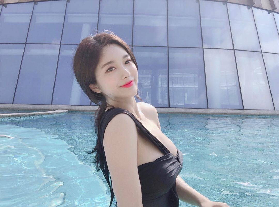 渾圓雪白美乳罩不住 顏值乳量成正比讓網友大推-第1章-图片14