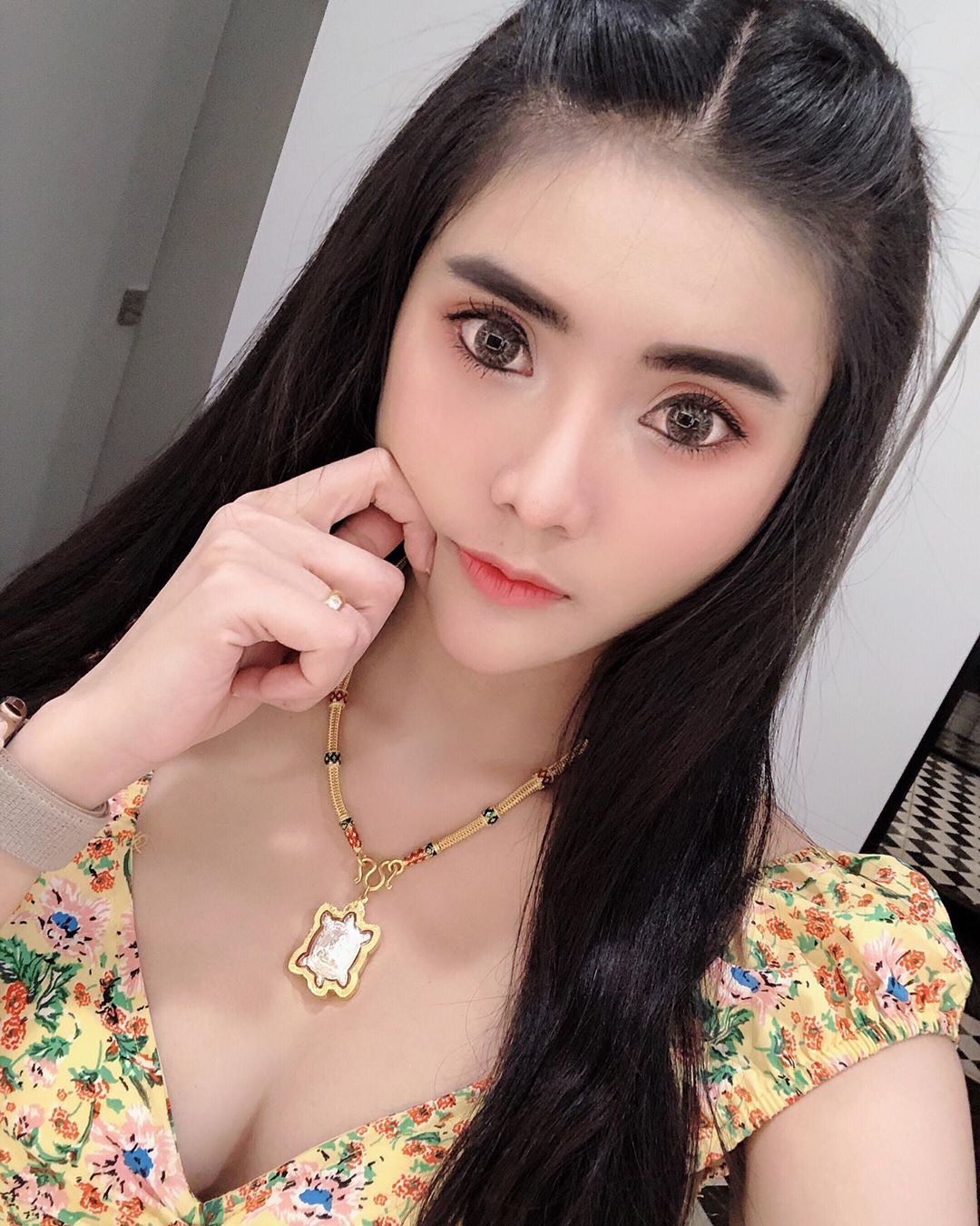 纖細美腿上藏「波濤大兇」 Y字乳溝光看就淪陷-第1章-图片7