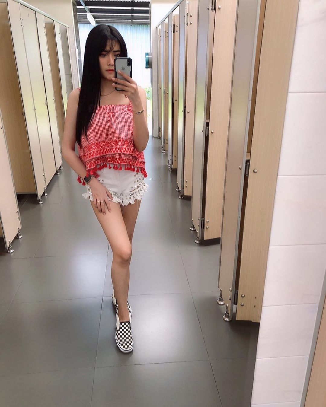 纖細美腿上藏「波濤大兇」 Y字乳溝光看就淪陷-第1章-图片18