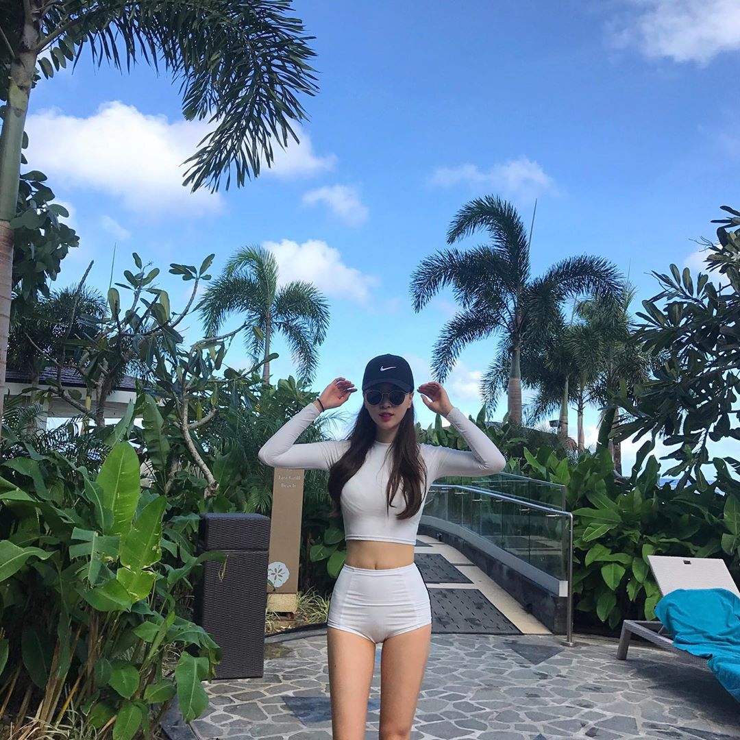 渾圓嫩乳超飽滿 撩人姿態讓大家戀愛感爆棚-第1章-图片2