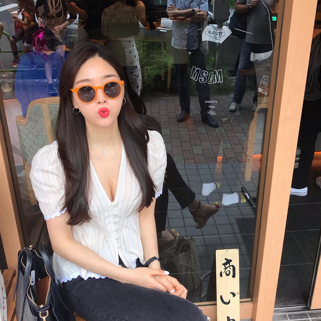 渾圓嫩乳超飽滿 撩人姿態讓大家戀愛感爆棚-第1章-图片12