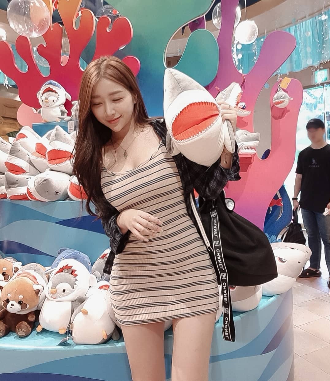 超狂水滴美乳不吝嗇展現 乳香四溢讓我眼神離不開-第1章-图片4