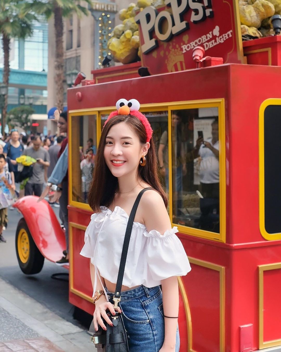 清純外表白皙美肌 靦腆微笑讓網友秒圈粉