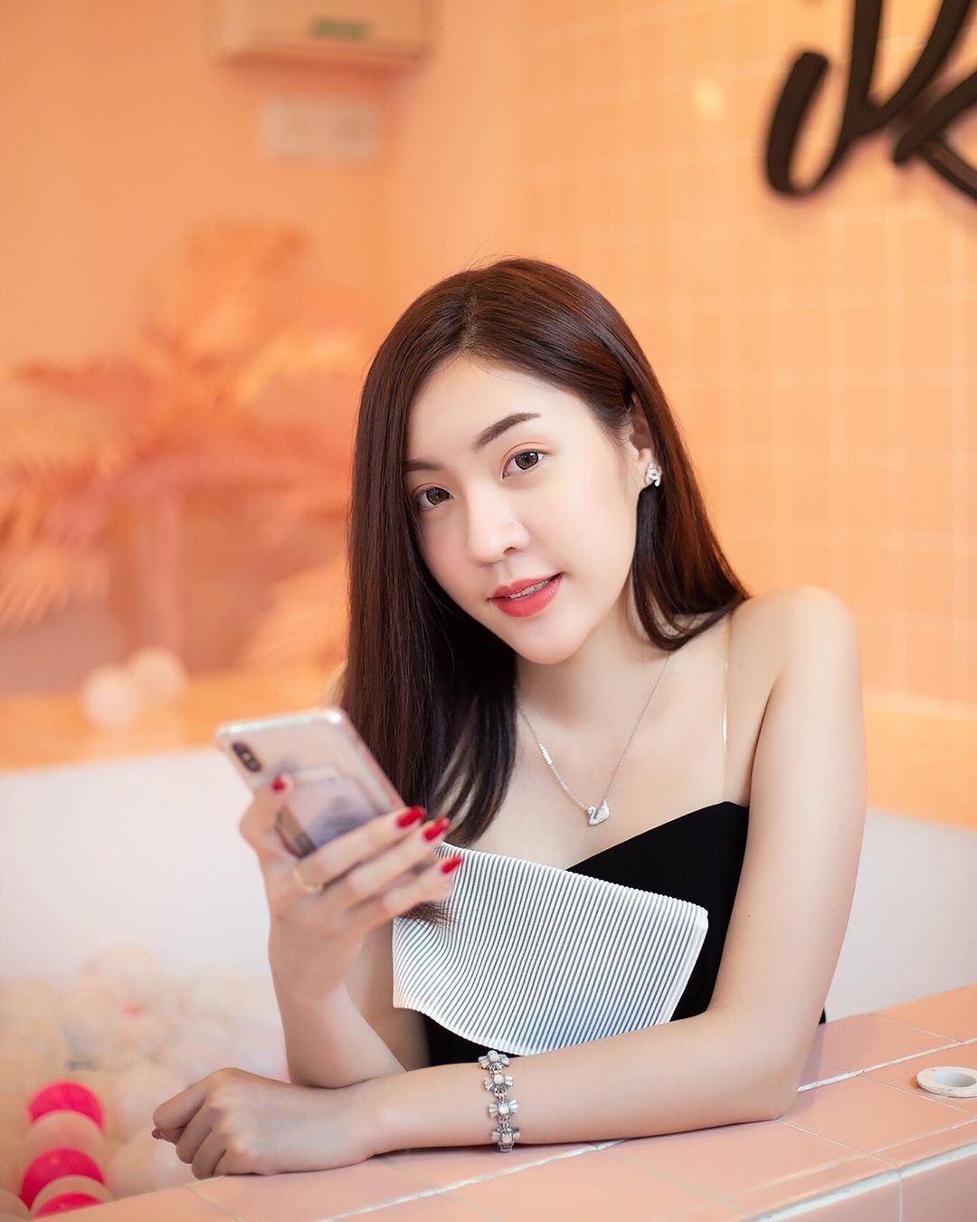 清純外表白皙美肌 靦腆微笑讓網友秒圈粉-第1章-图片11