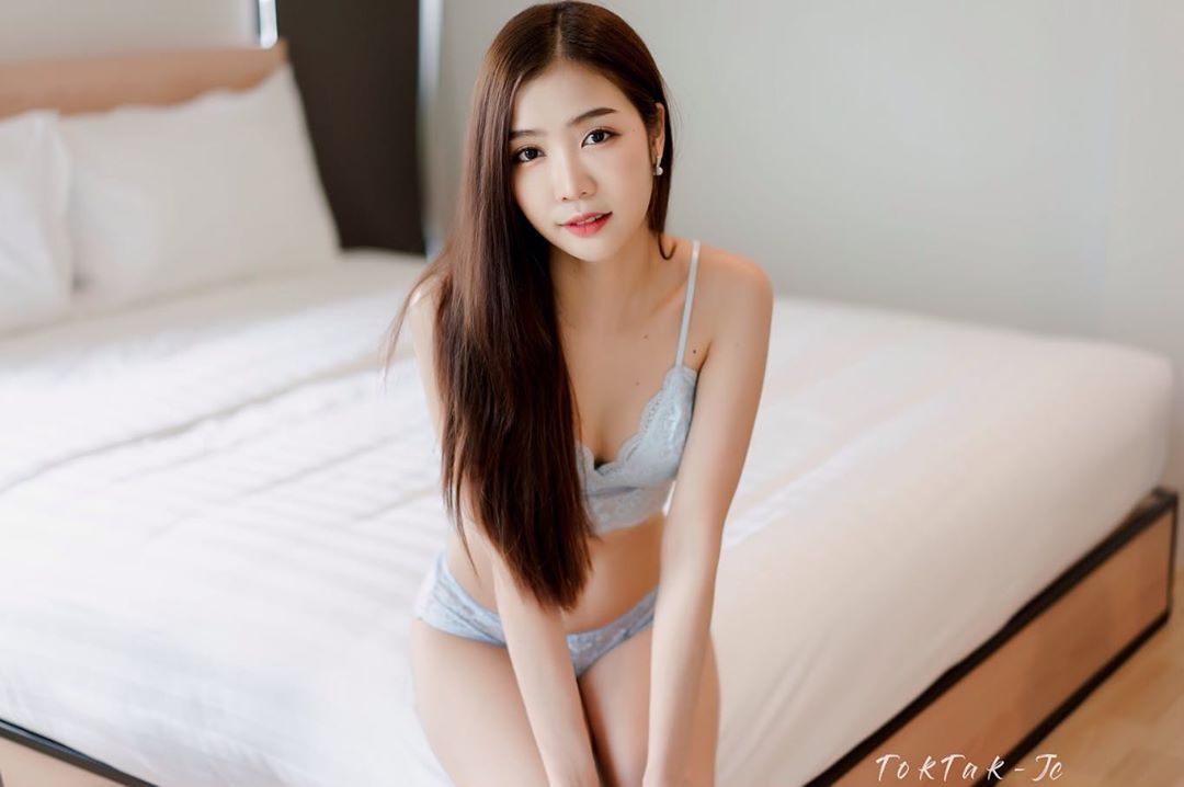 中分御姊豐腴身材 超堅挺美胸光看就受不了