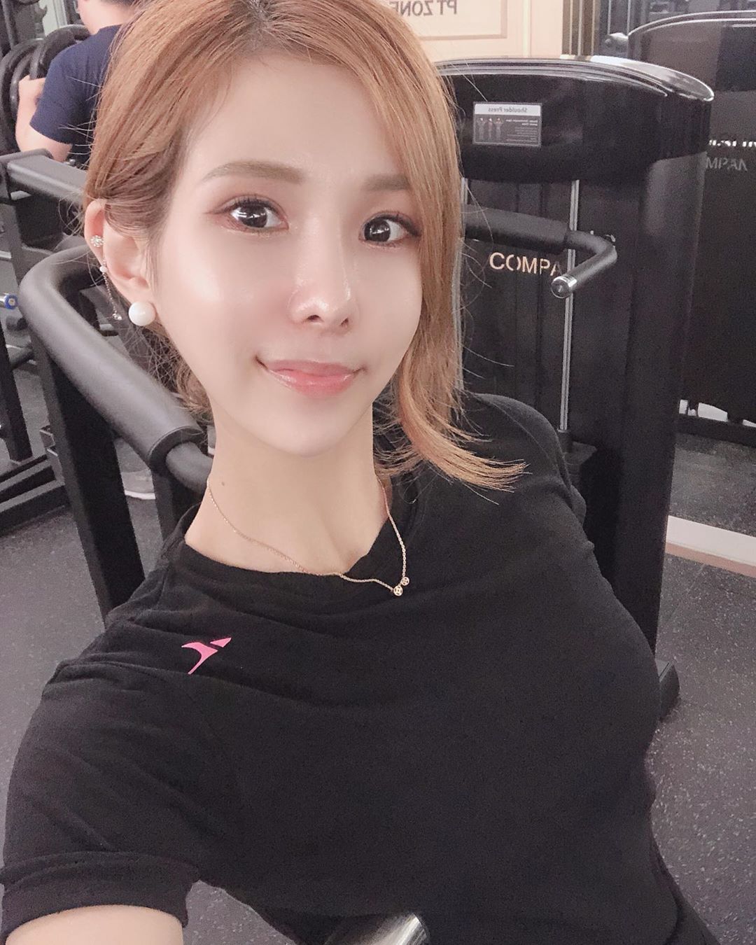 渾圓巨乳下的水蛇腰好明顯 黃金比例身材讓人戀愛-第1章-图片2