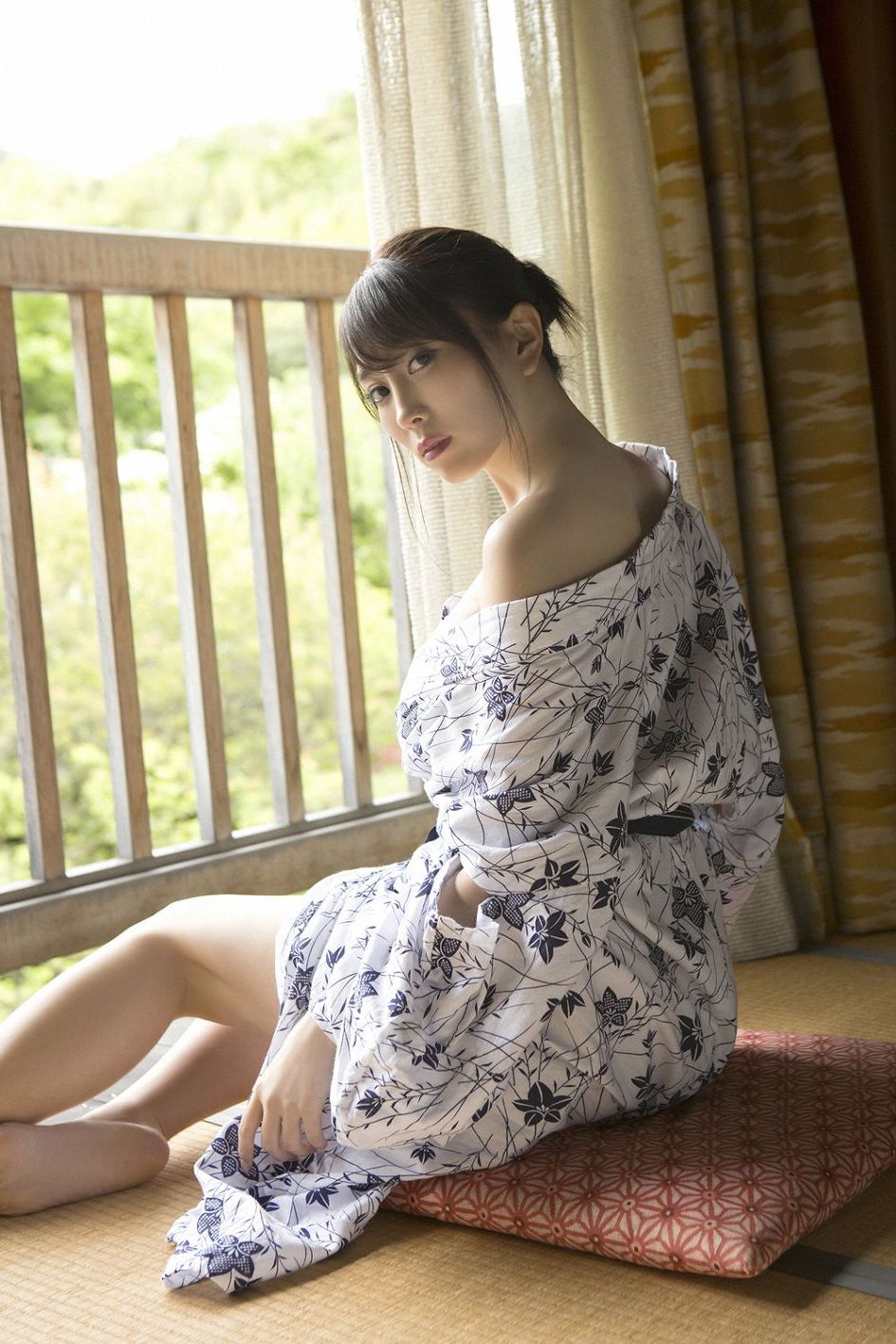 森咲智美 火辣G奶大解放 網友:想幫她塗蜂蜜-第1章-图片7