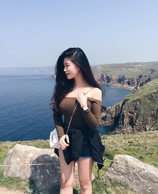 渾圓飽滿的氣質正妹 Chienwei Hah-第1章-图片1