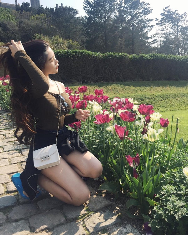 渾圓飽滿的氣質正妹 Chienwei Hah-第1章-图片9