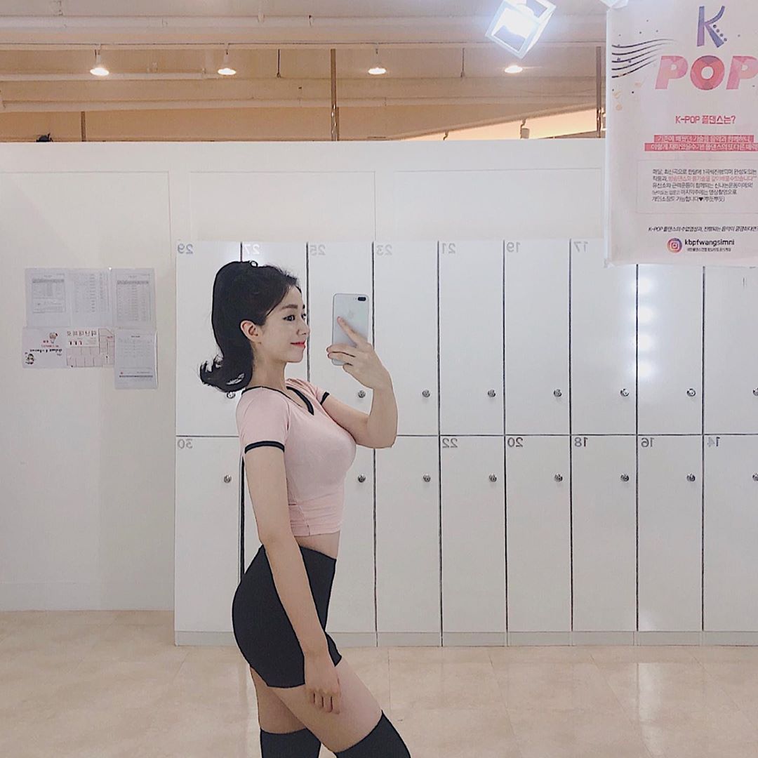 奶腰顏值好完美 吹彈可破雙峰果然極品-第1章-图片1