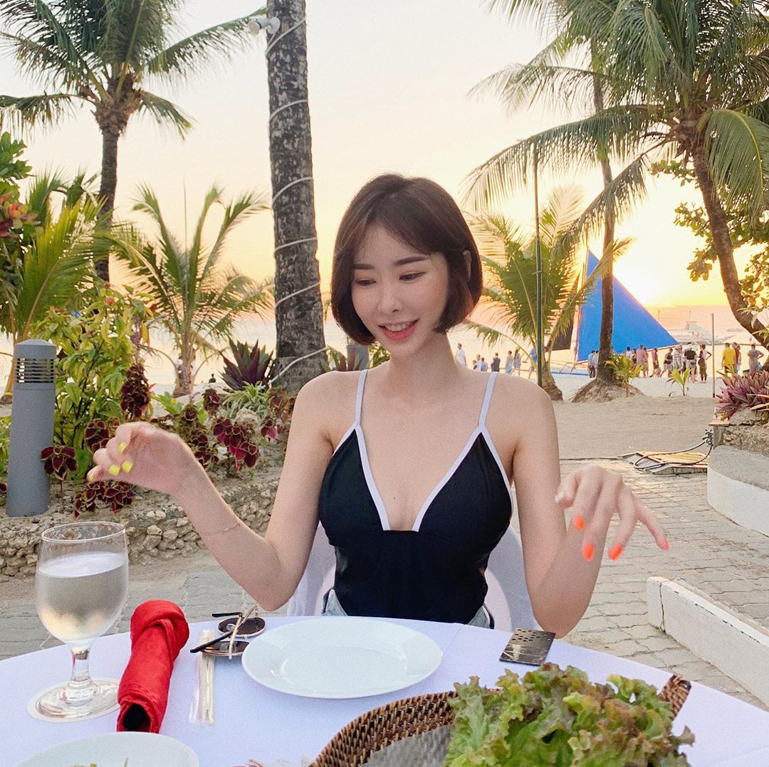 美顏巨乳妹 堅挺胸形氣質滿分把持不住-第1章-图片1