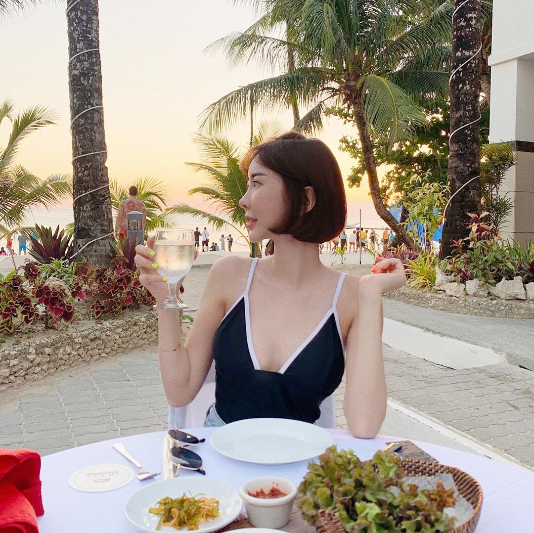 美顏巨乳妹 堅挺胸形氣質滿分把持不住-第1章-图片2