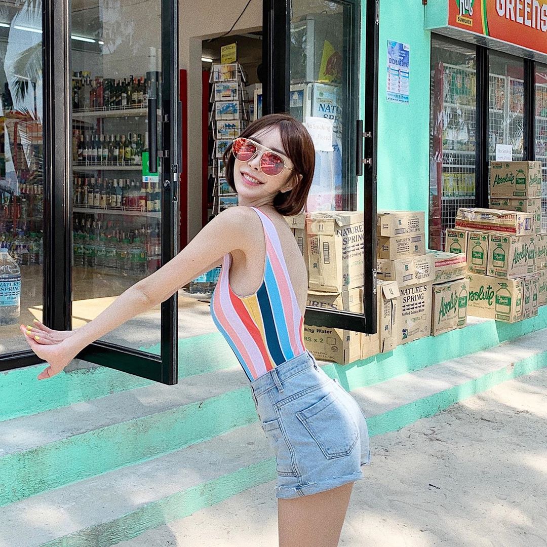 美顏巨乳妹 堅挺胸形氣質滿分把持不住-第1章-图片9