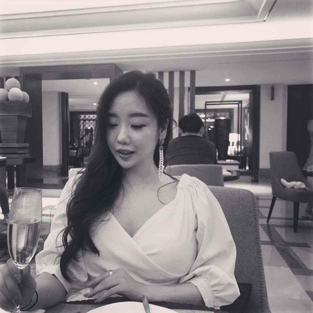 白嫩木瓜奶有夠亮 腰束奶澎魅惑顏值太犯規-第1章-图片4