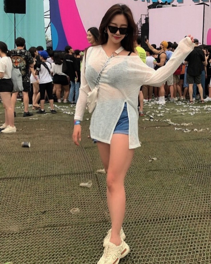 白嫩木瓜奶有夠亮 腰束奶澎魅惑顏值太犯規-第1章-图片3