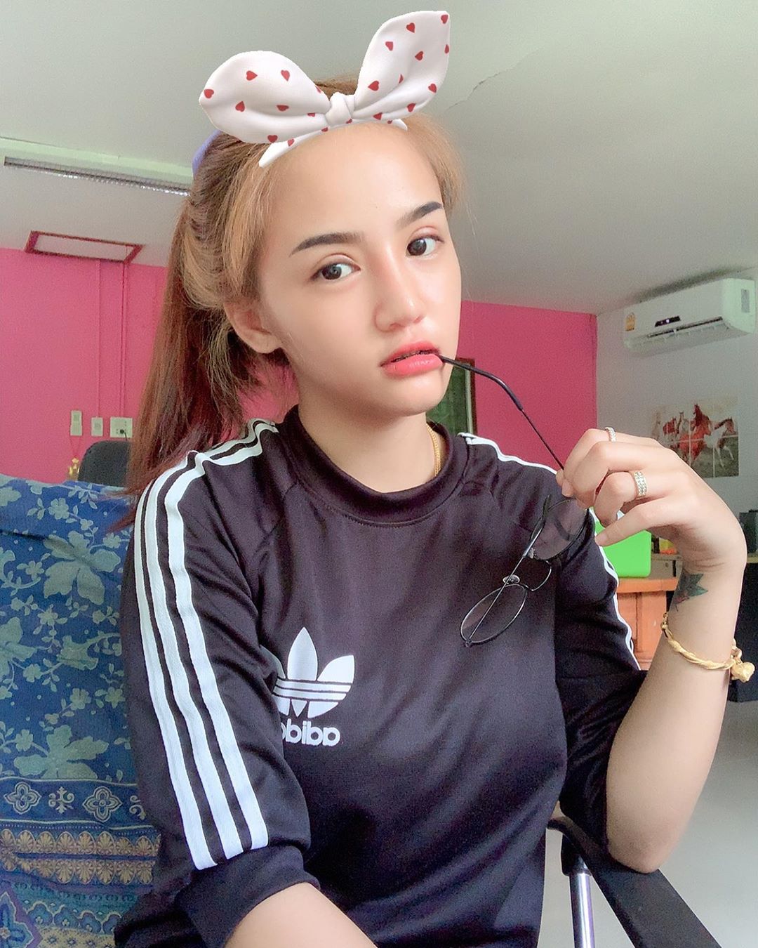 絕美水滴胸尺度惹火 兩球曲線讓人難忽視