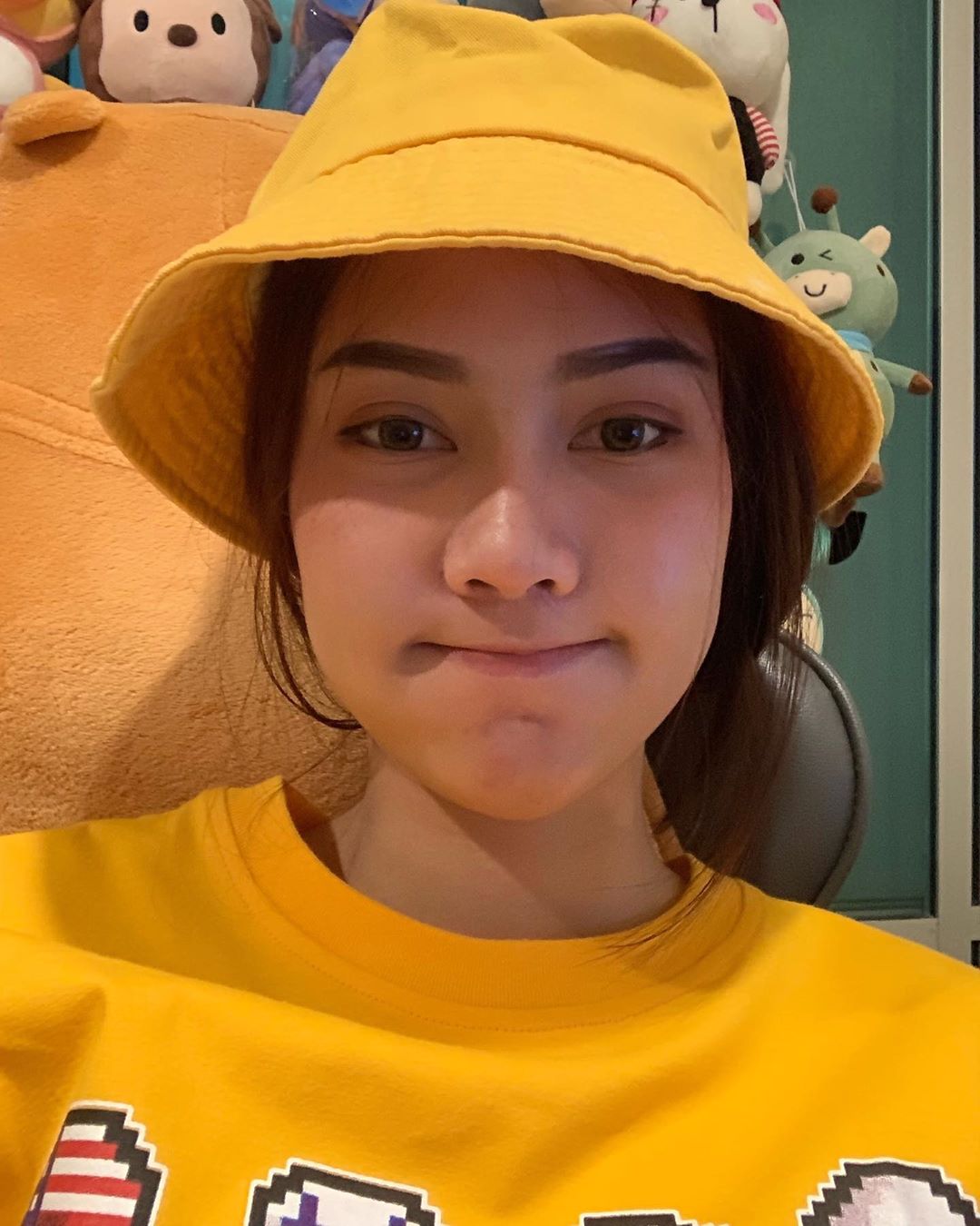 纖細身材微露巨乳 衣服遮不住呼之欲出太過分-第1章-图片1