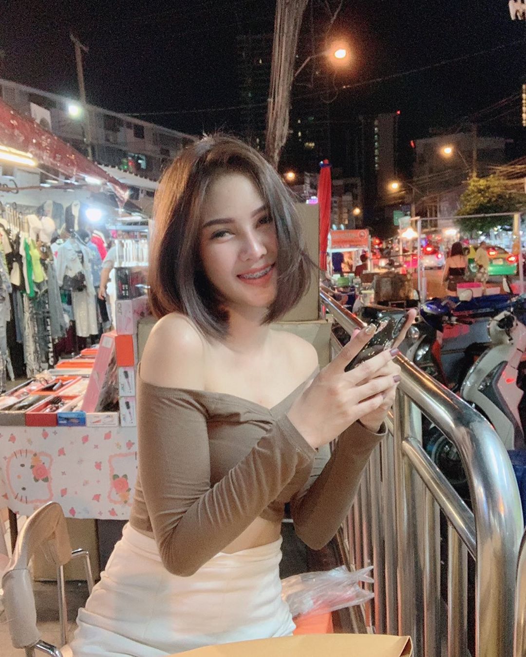纖細身材微露巨乳 衣服遮不住呼之欲出太過分-第1章-图片13
