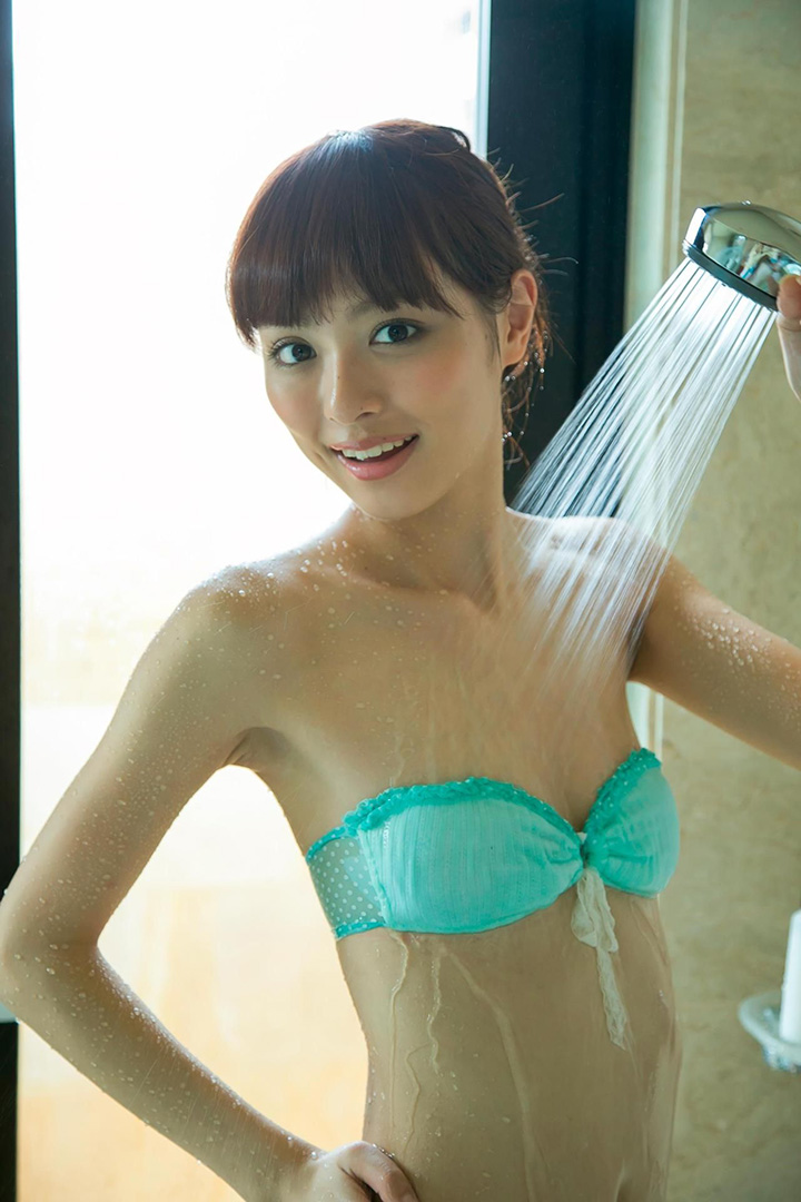 2017年2月15日 【寫真】人氣急升內田理央以半裸露背照盡顯纖瘦白滑身段-第1章-图片19
