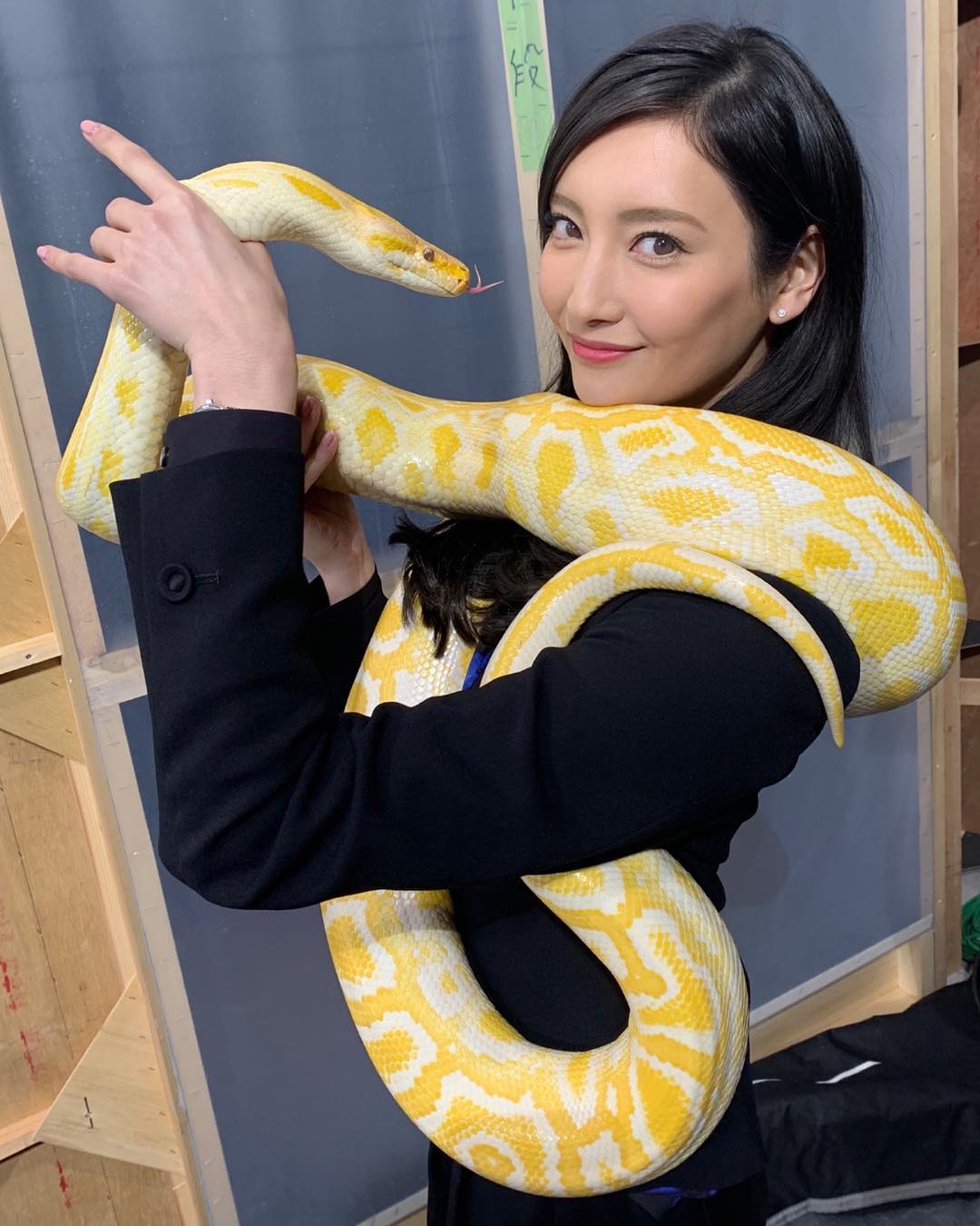 會養蟒蛇的女人我看也不好惹~Na Na-第1章-图片9