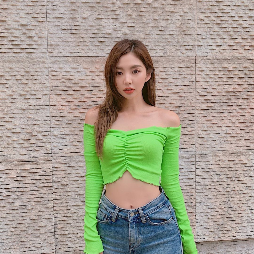 穠纖合度韓國辣模 顏值乳量成正比正翻鄉民-第1章-图片1