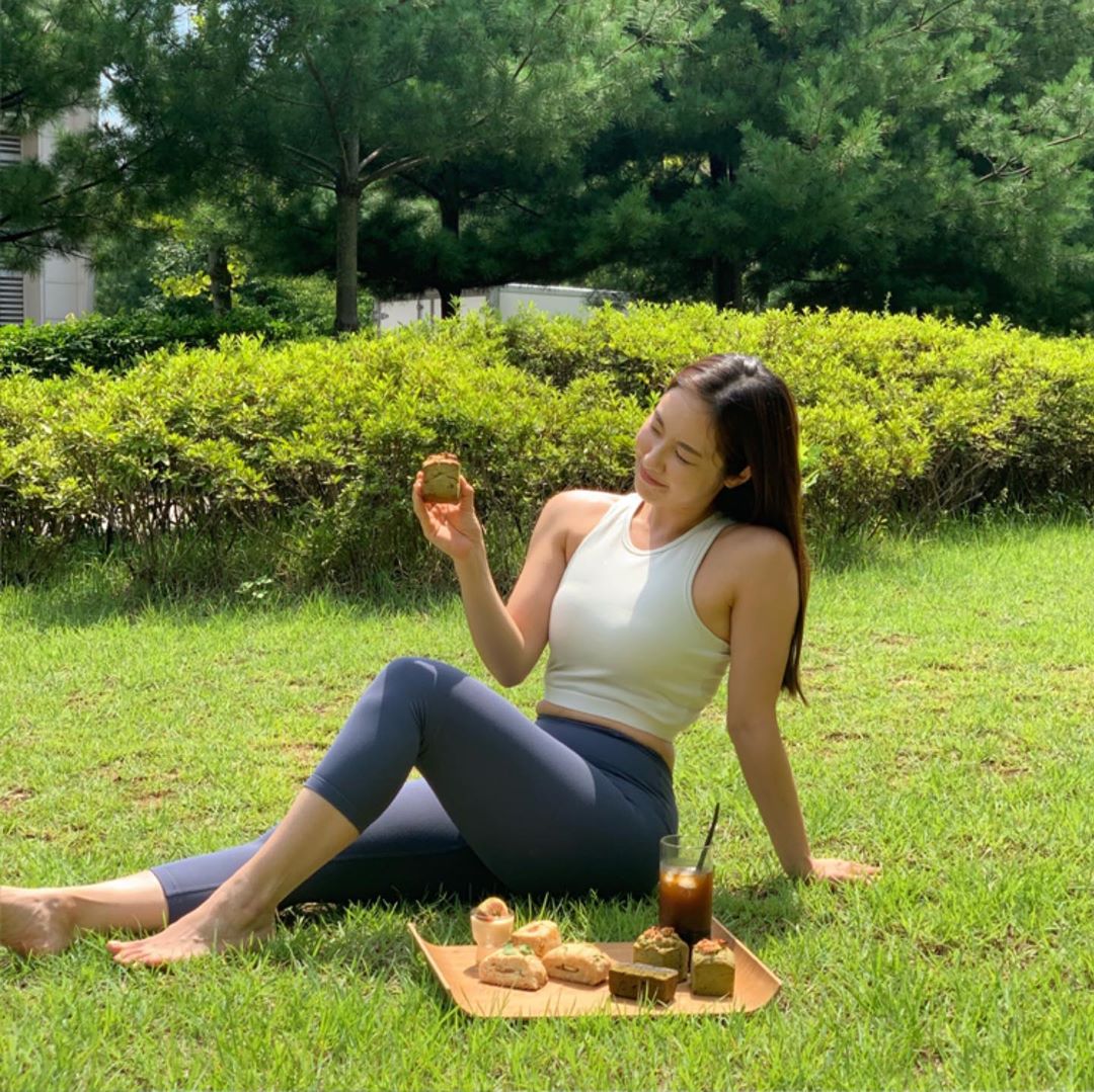 八字豪乳全溢出 人間胸器超誘人咬一口-第1章-图片10