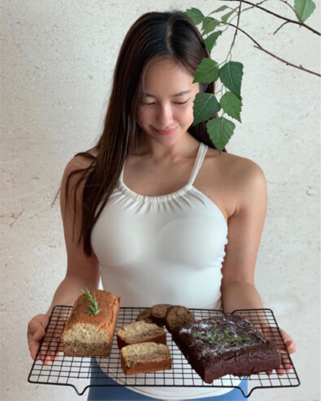 八字豪乳全溢出 人間胸器超誘人咬一口-第1章-图片15