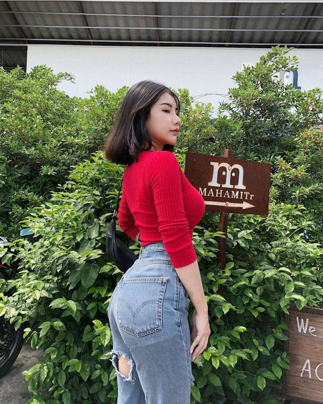 短髮俏妞衣服緊繃 飄出極致醇濃奶香味-第1章-图片4