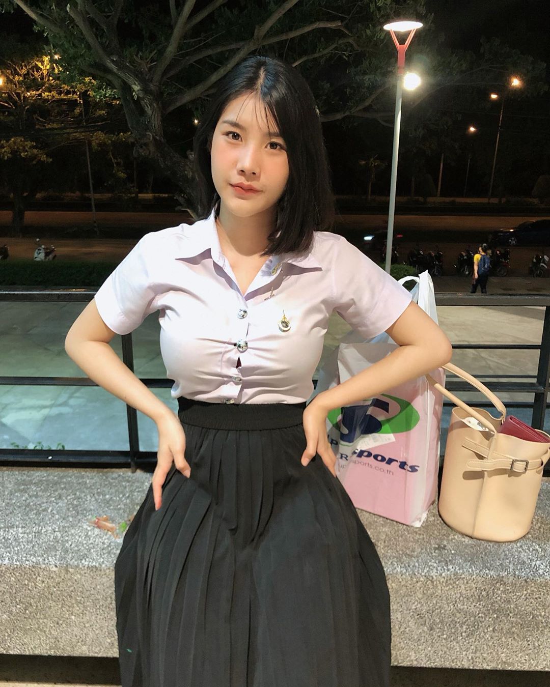 短髮俏妞衣服緊繃 飄出極致醇濃奶香味-第1章-图片9