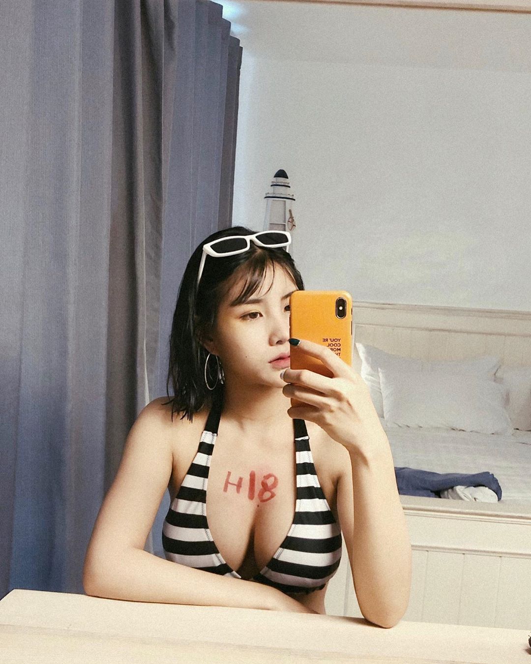 短髮俏妞衣服緊繃 飄出極致醇濃奶香味-第1章-图片16