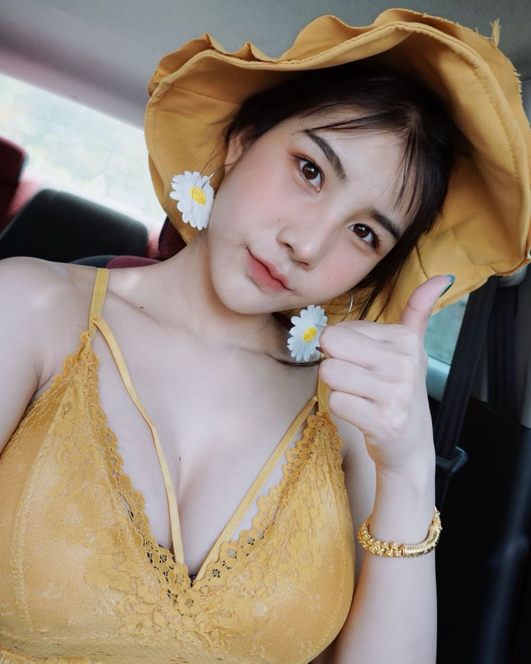 短髮俏妞衣服緊繃 飄出極致醇濃奶香味-第1章-图片17