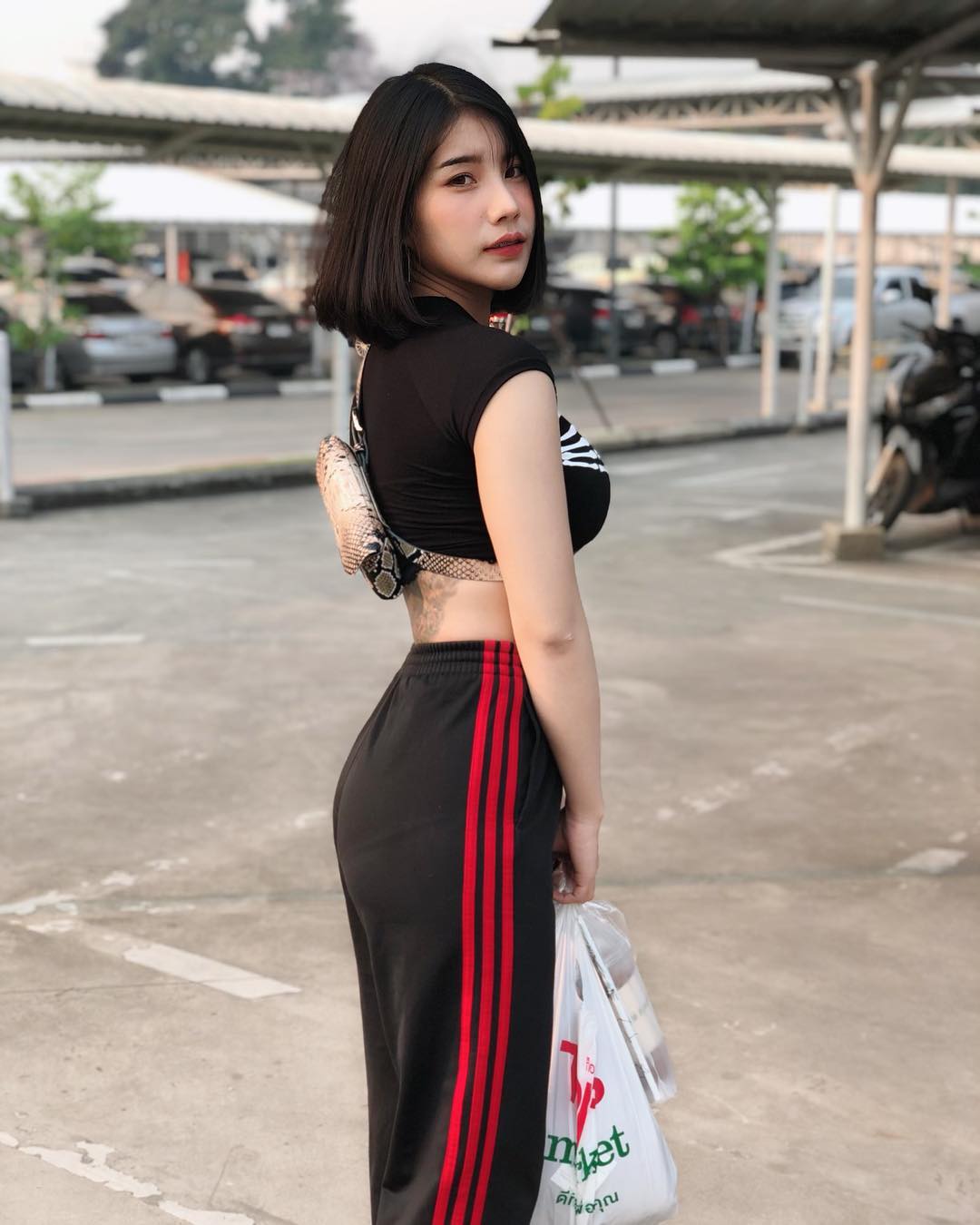 短髮俏妞衣服緊繃 飄出極致醇濃奶香味-第1章-图片20