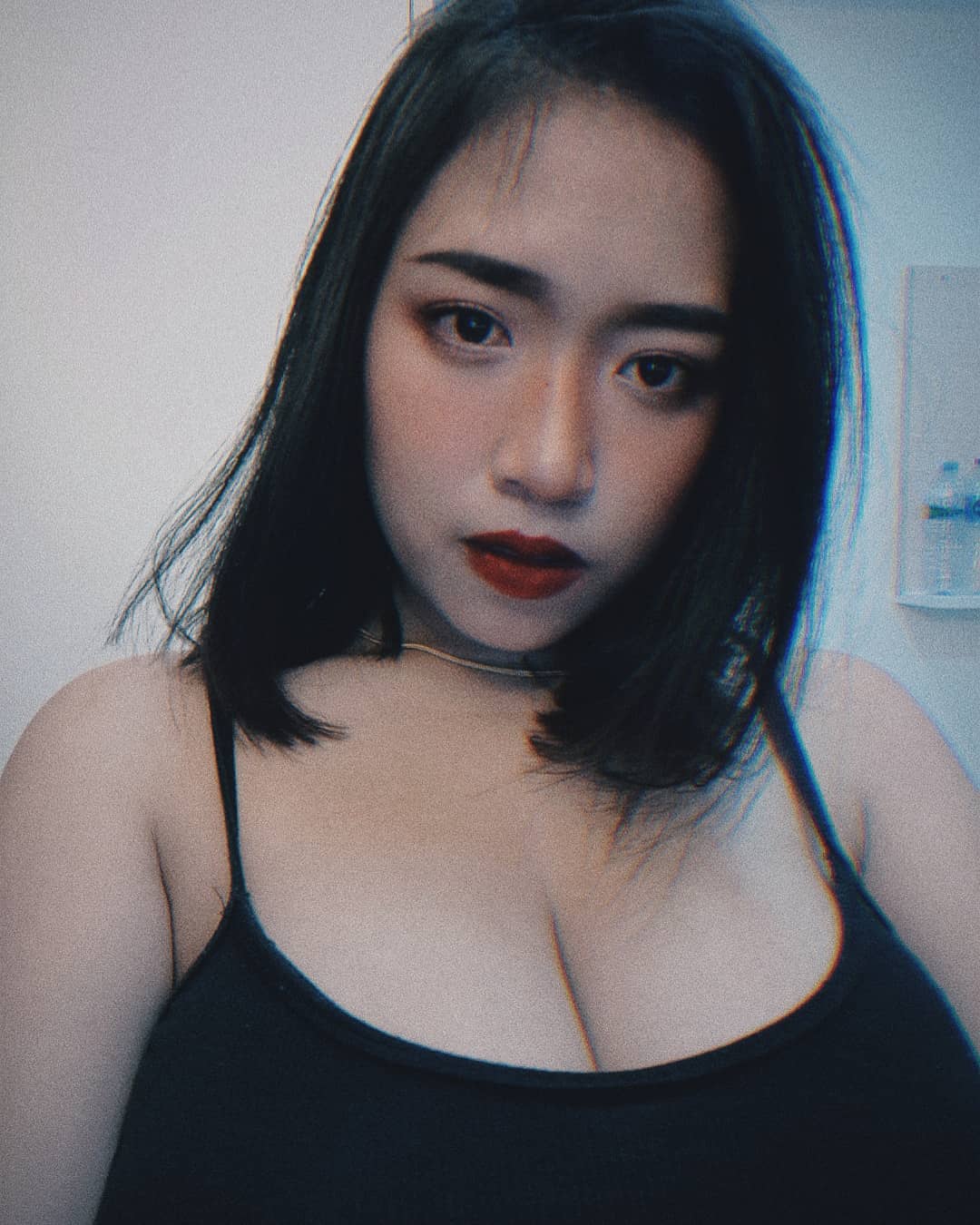 露出渾圓北半球 超深乳溝傾國傾城迷倒所有人-第1章-图片10