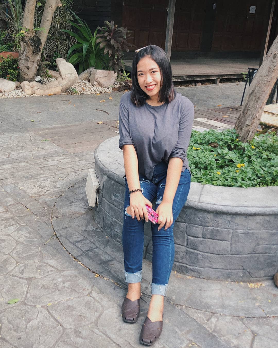 露出渾圓北半球 超深乳溝傾國傾城迷倒所有人-第1章-图片8