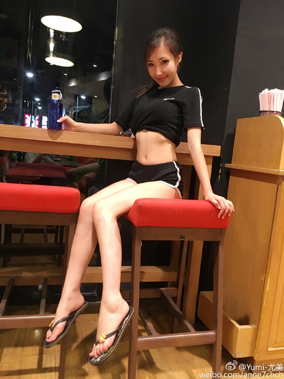 白嫩美胸的性感「廚娘」Yumi尤美-第1章-图片7