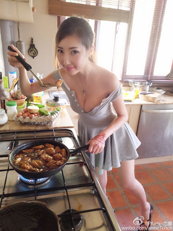 白嫩美胸的性感「廚娘」Yumi尤美-第1章-图片22