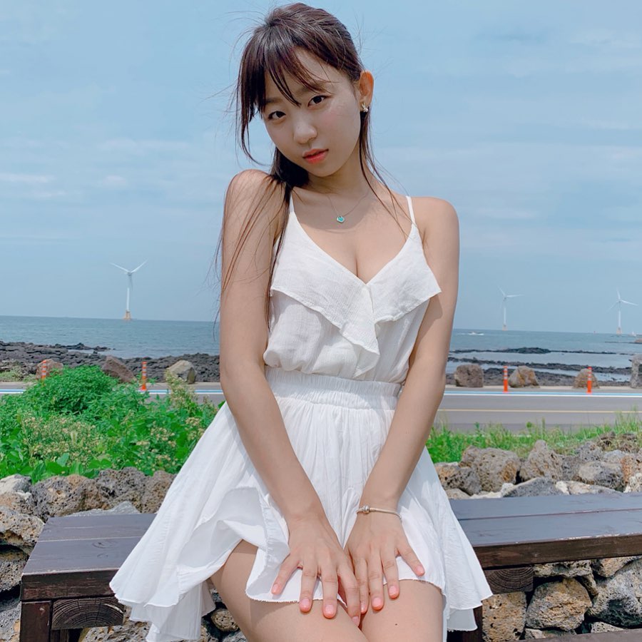 天使美顏配上魔鬼身材 內在美氣質讓人頭暈