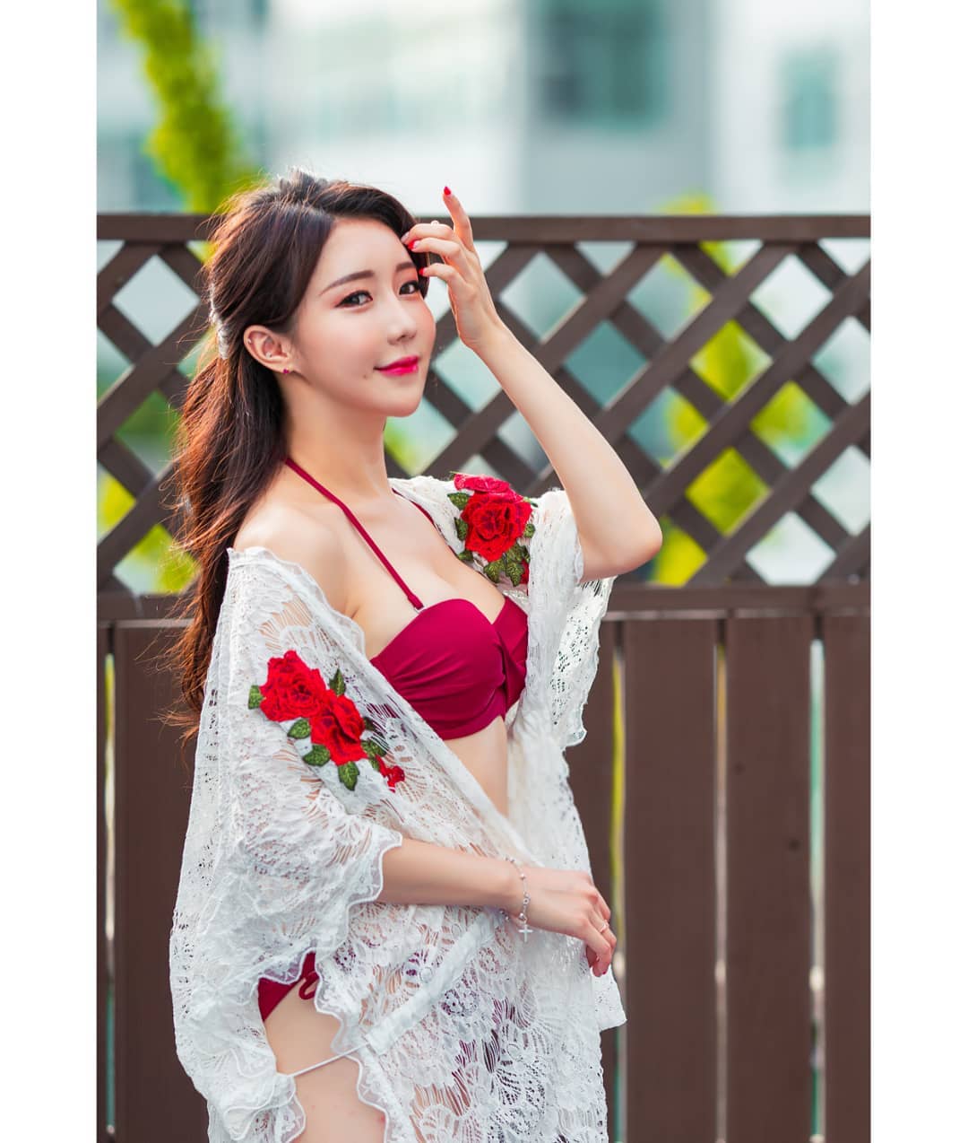 韓國辣模飄出乳香味 飽滿曲線引誘好吸睛