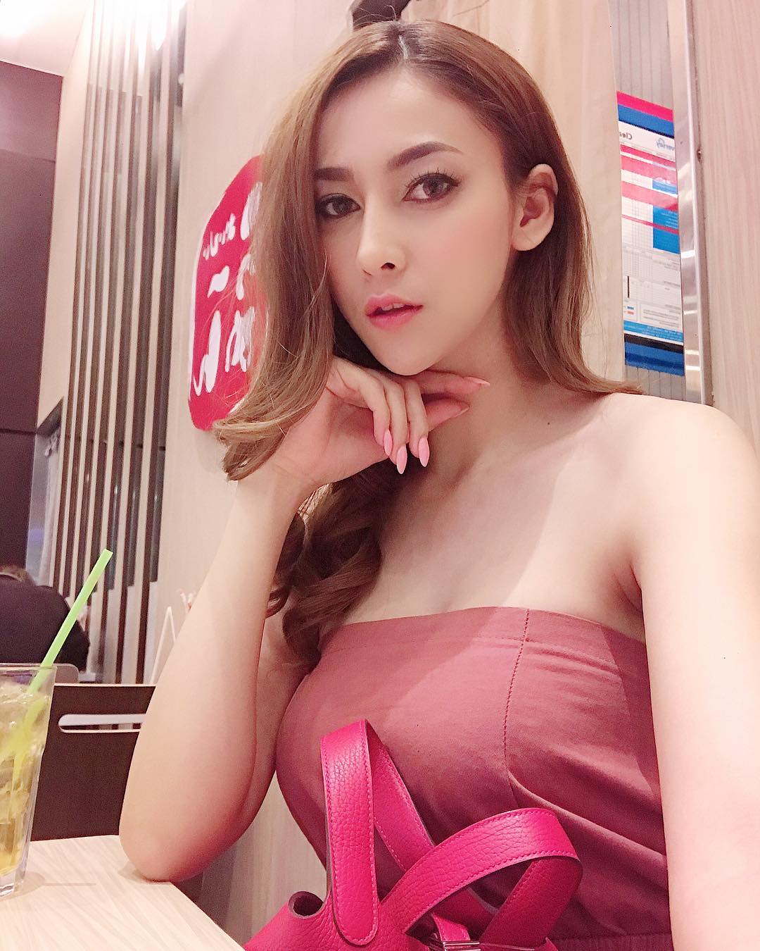 水汪大眼擁有女神顏值 火辣身材擄獲網友注意力-第1章-图片17