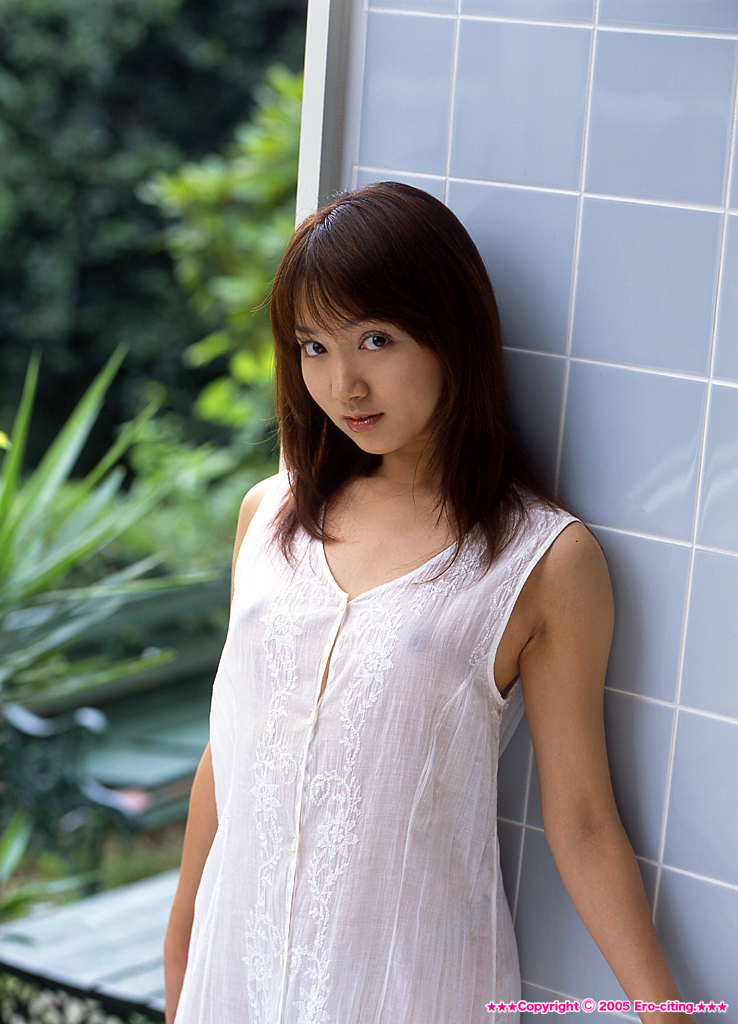 青葉由奈 白皙美背氣質爆棚 初乳榨現網友全淪陷-第1章-图片4
