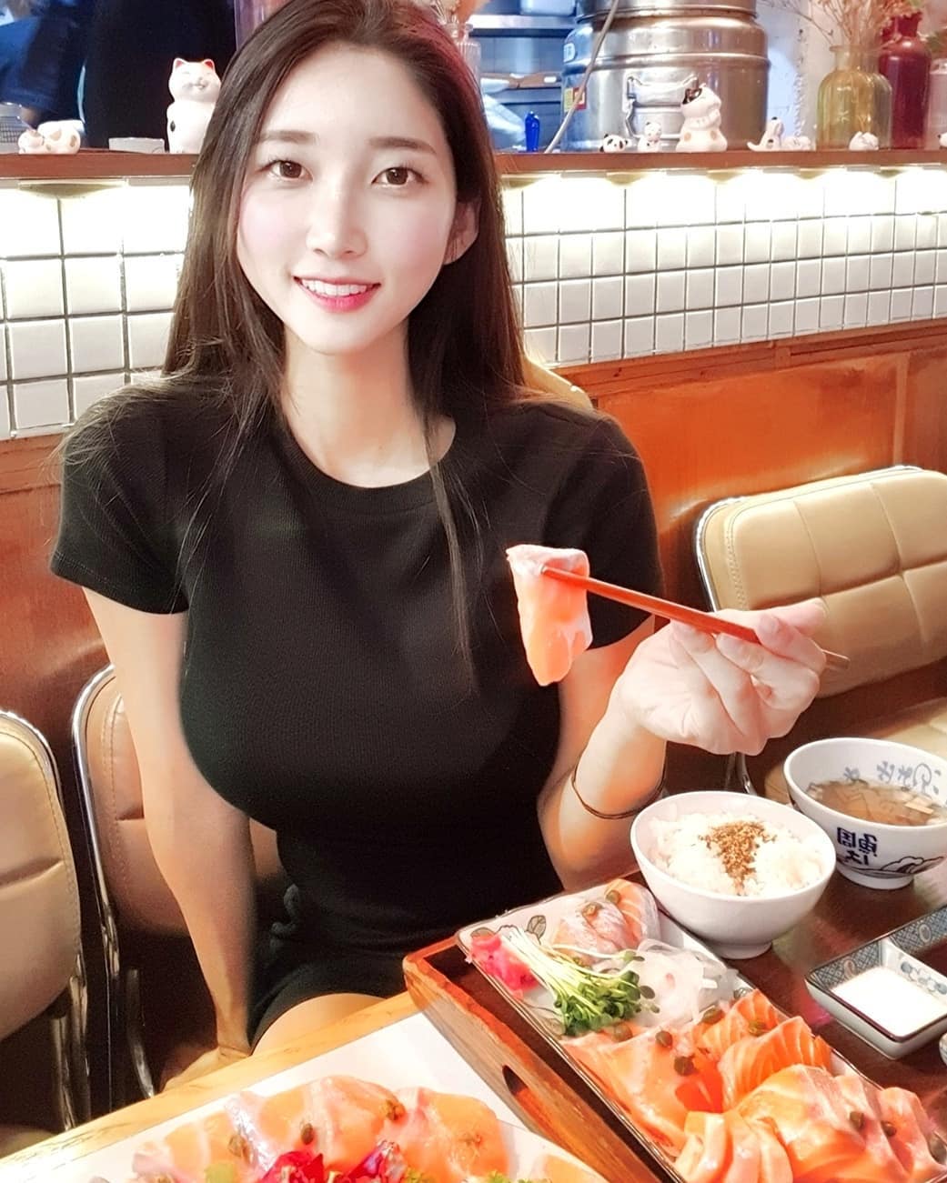 嬌媚身材殺傷力強大 軟嫩酥胸讓我欲罷不能