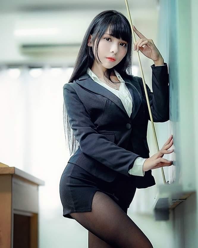 白皙透嫩甜姊兒依霜ゆい眼神能勾魂:戀愛了-第1章-图片10