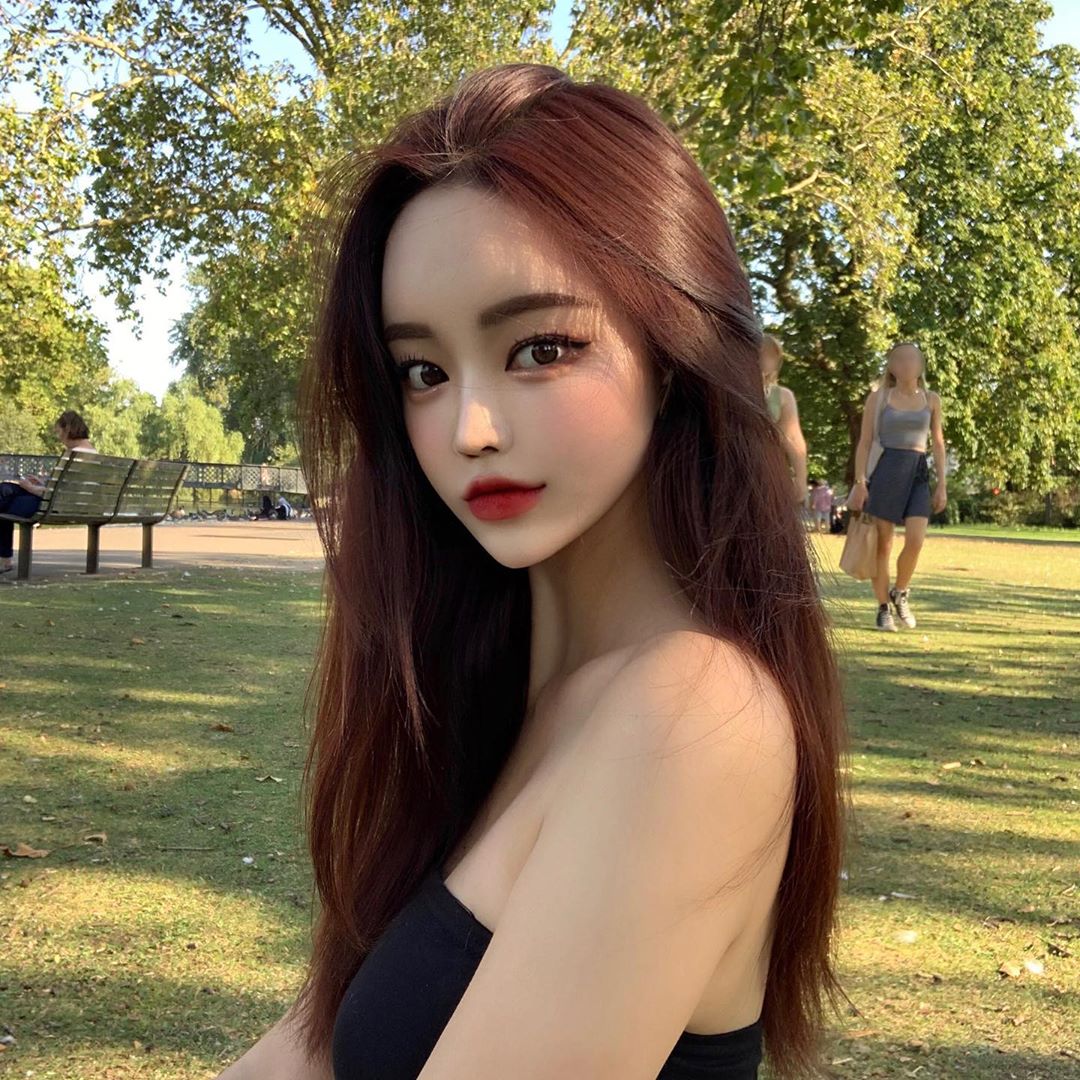 逆天蜜腿超愛炫 超殺電眼讓人移不開視線-第1章-图片3