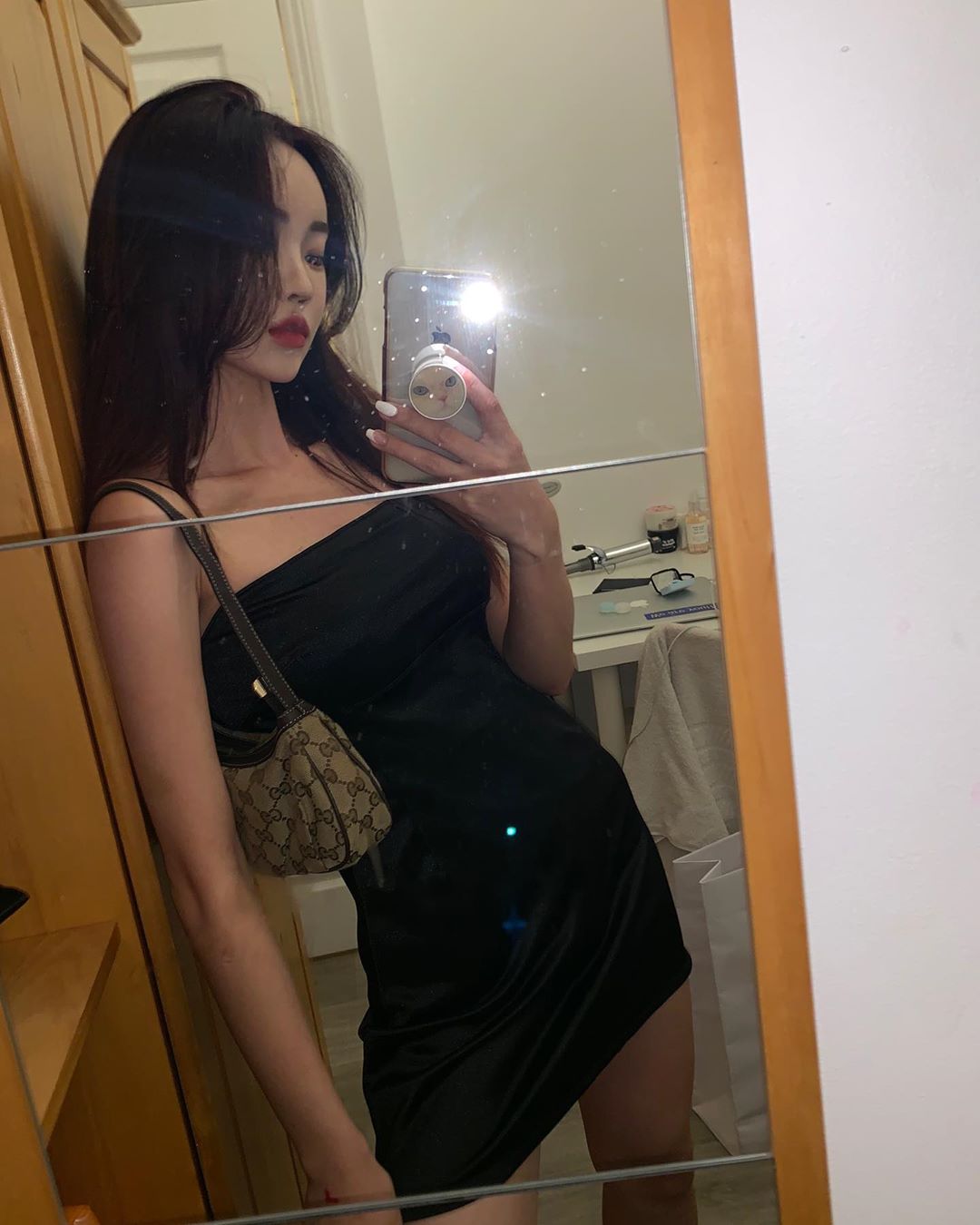 逆天蜜腿超愛炫 超殺電眼讓人移不開視線-第1章-图片6